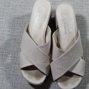 Coconuts by Matisse Size 8 Cream Criss Cross Chunky Heels